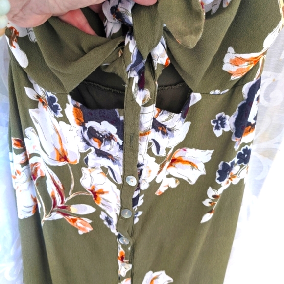 LA VIE BOHEME Woman's size 8 Sage & Floral Halter Sundress - Picture 6 of 9